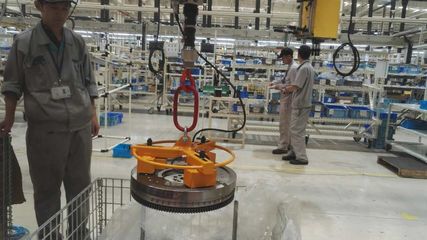 磁力吊具在汽車輪轂制造中的高效搬運與人工服務的協同優化